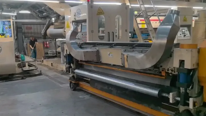 Cambio de casete en la corrugadora de una sola cara