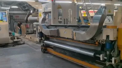 Cambio de casete en la corrugadora de una sola cara